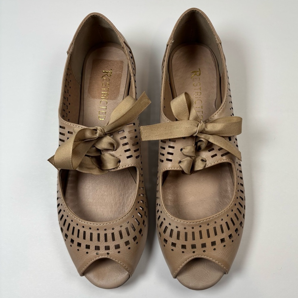 Restricted Shoes Women’s Sz 7 Tan Flat Leather Ribbon Tie Laser Cut Out Peep Toe